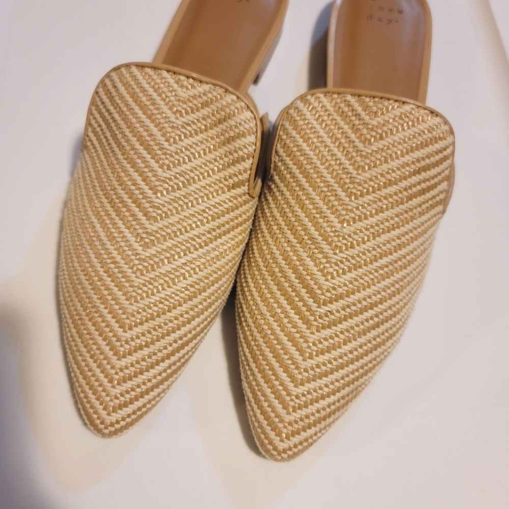 White and Tan Mule A New Day 10 Nearly New